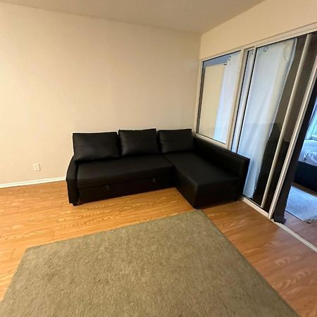 Best Location In Downtown- Walking To Eaton Centre, Nathan Phillips Square, Yonge-Dundas, Ikea,Transit Торонто Экстерьер фото