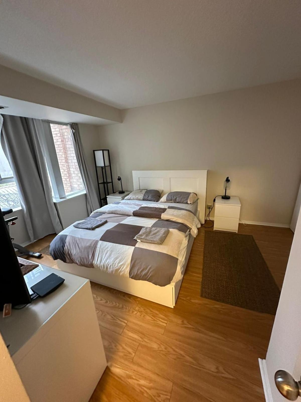 Best Location In Downtown- Walking To Eaton Centre, Nathan Phillips Square, Yonge-Dundas, Ikea,Transit Торонто Экстерьер фото